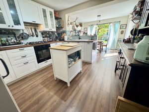 Open Plan Dining Kitchen - click for photo gallery
